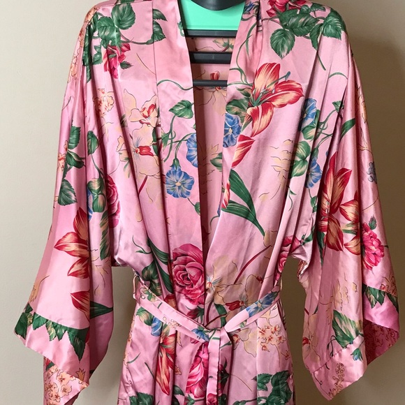 Natori Other - Natori Silky Feel Pink Floral Kimono Sleeve Robe